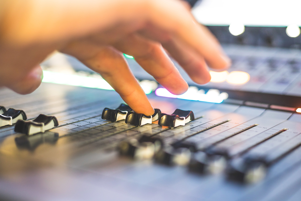 錄音室中的藝術 專業(yè)音響工程師的音樂制作現(xiàn)場